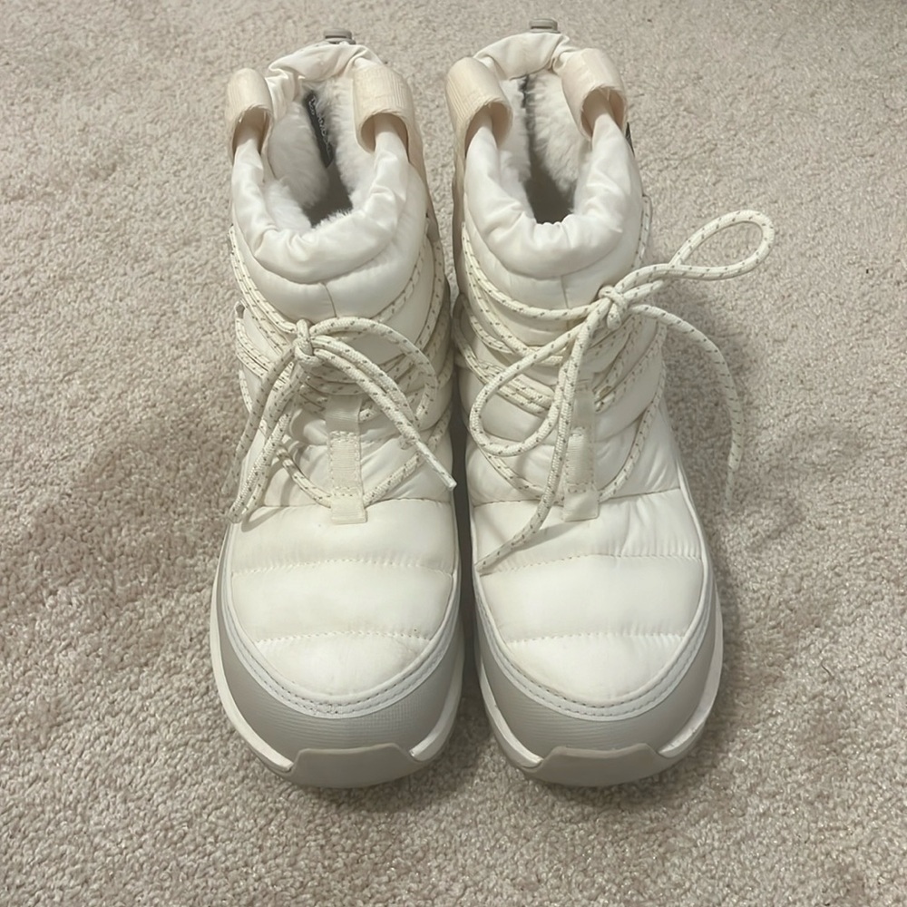 Women's ThermoBall™ Lace Up Waterproof
Boots Size 7